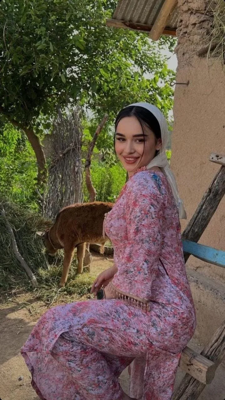 Elif - Sarıyer Escort
