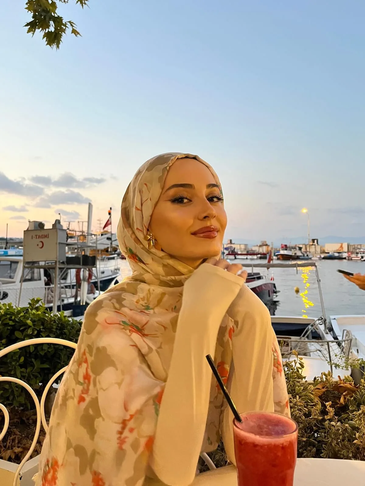 Esra - Sarıyer Escort