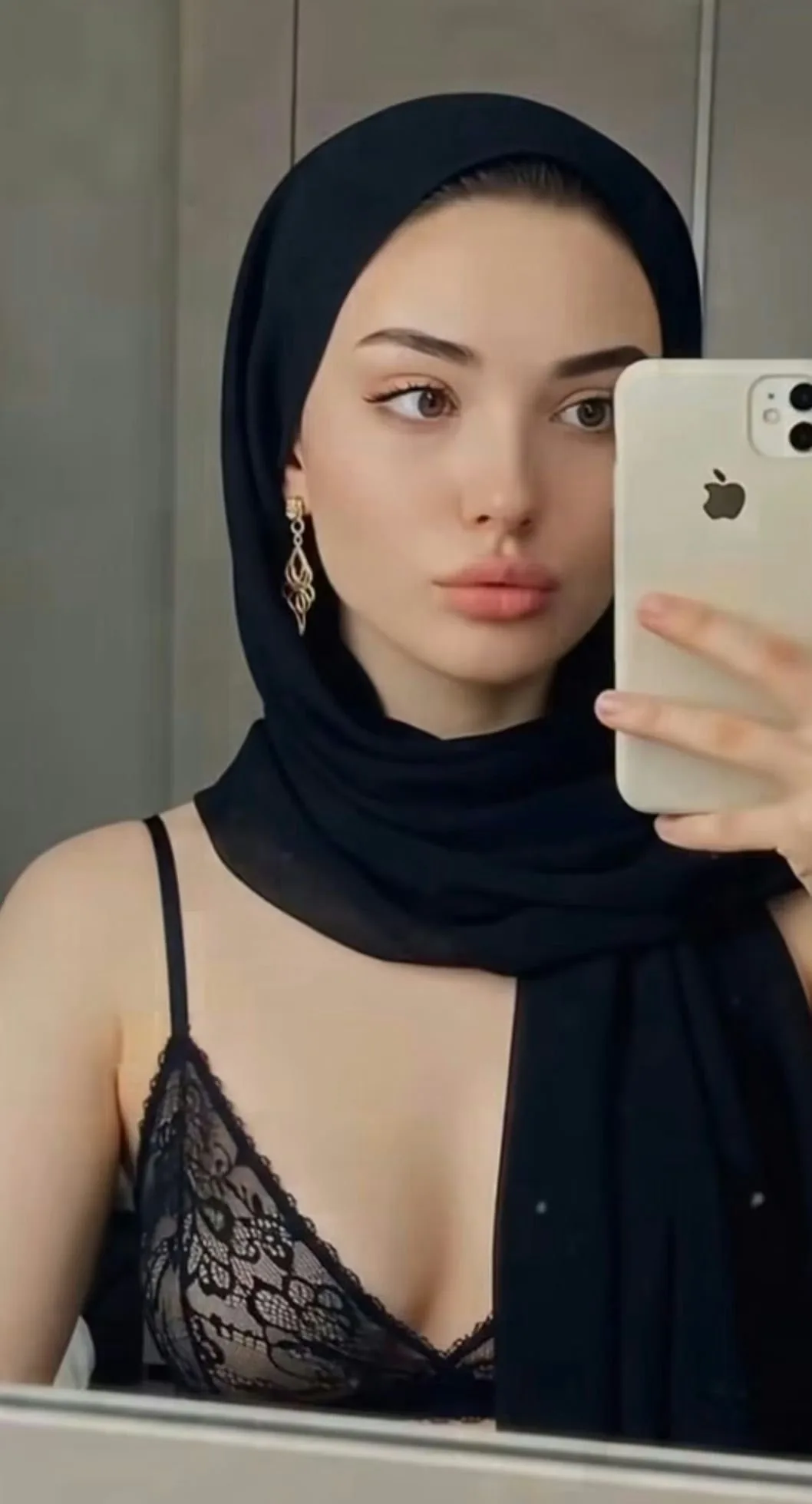 Alina - Sarıyer Escort